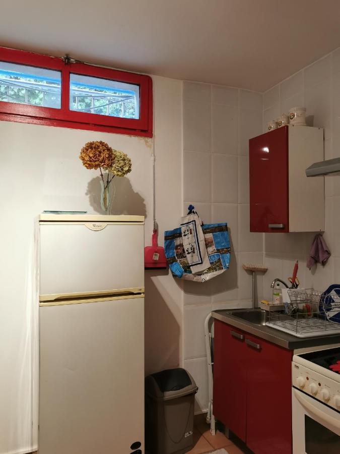 En Sous Sol De Avec Acces Jardin Et Piscine *