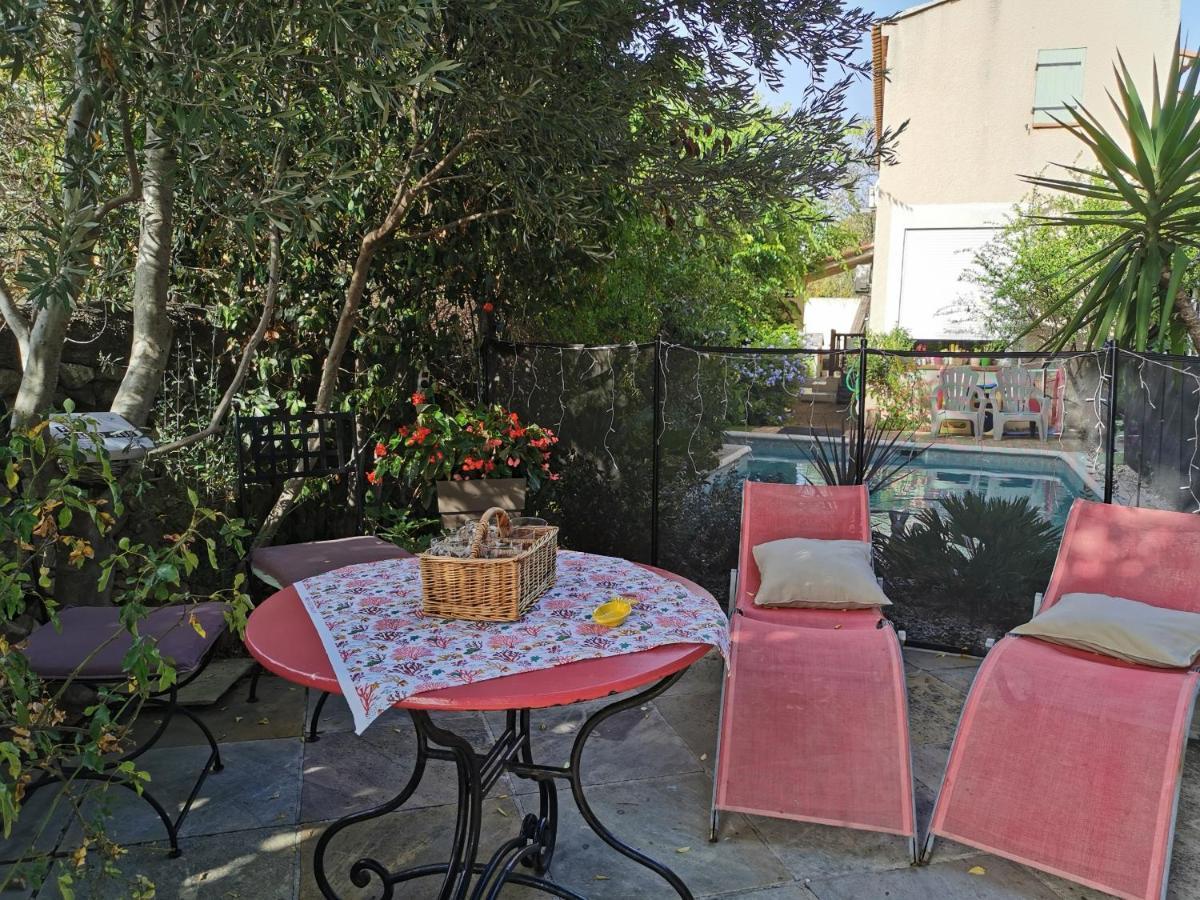 En Sous Sol De Avec Acces Jardin Et Piscine Gasthof Marseilles