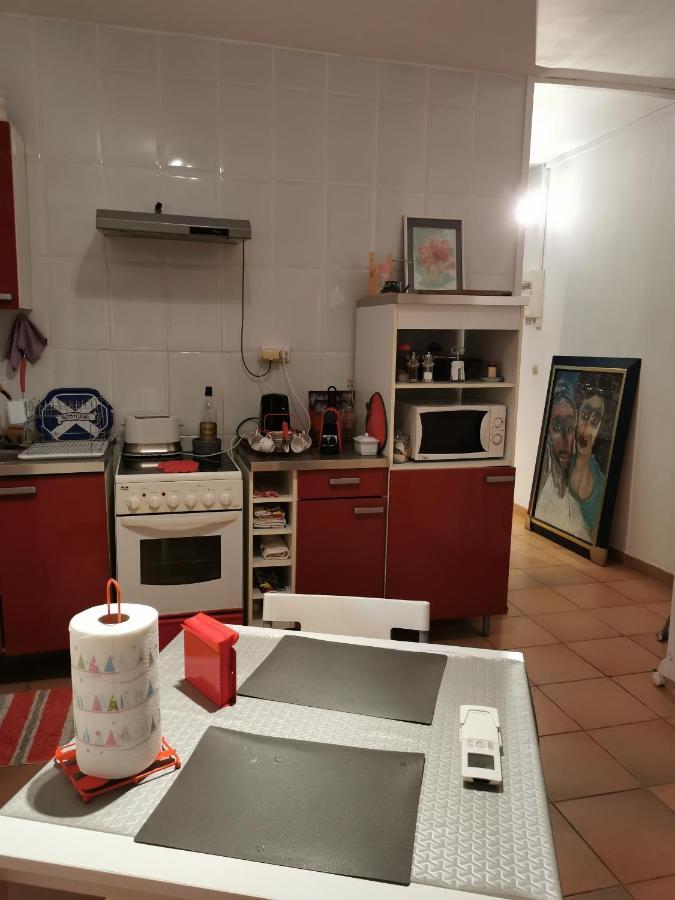 En Sous Sol De Avec Acces Jardin Et Piscine Gasthof Marseilles