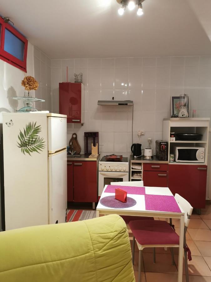 En Sous Sol De Avec Acces Jardin Et Piscine Marseille