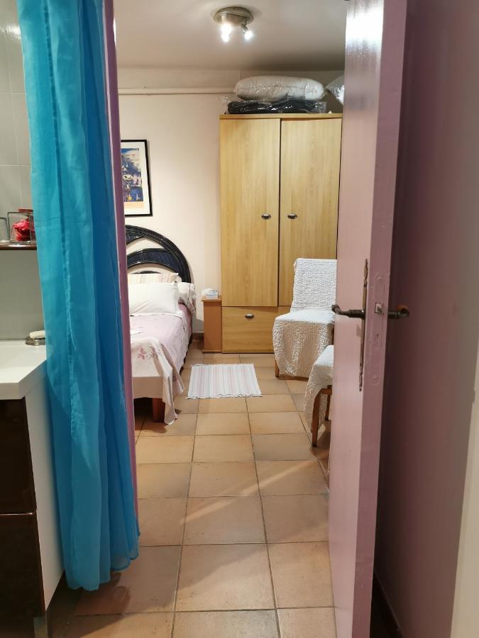 Guest house En Sous Sol De Avec Acces Jardin Et Piscine Marseille