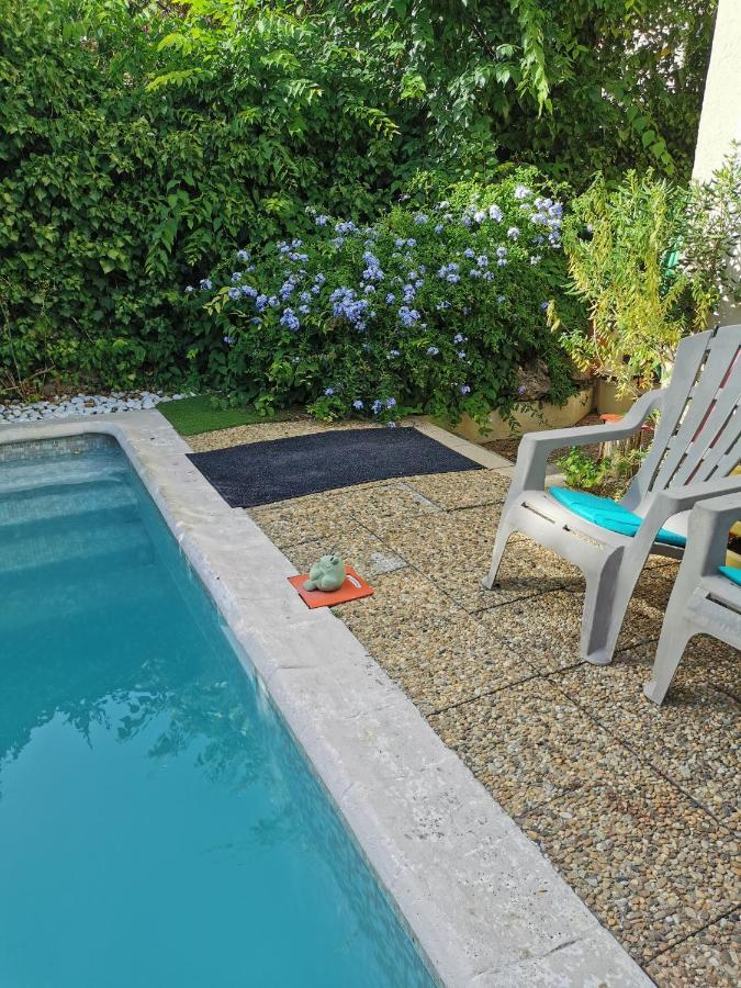 En Sous Sol De Avec Acces Jardin Et Piscine Guest house